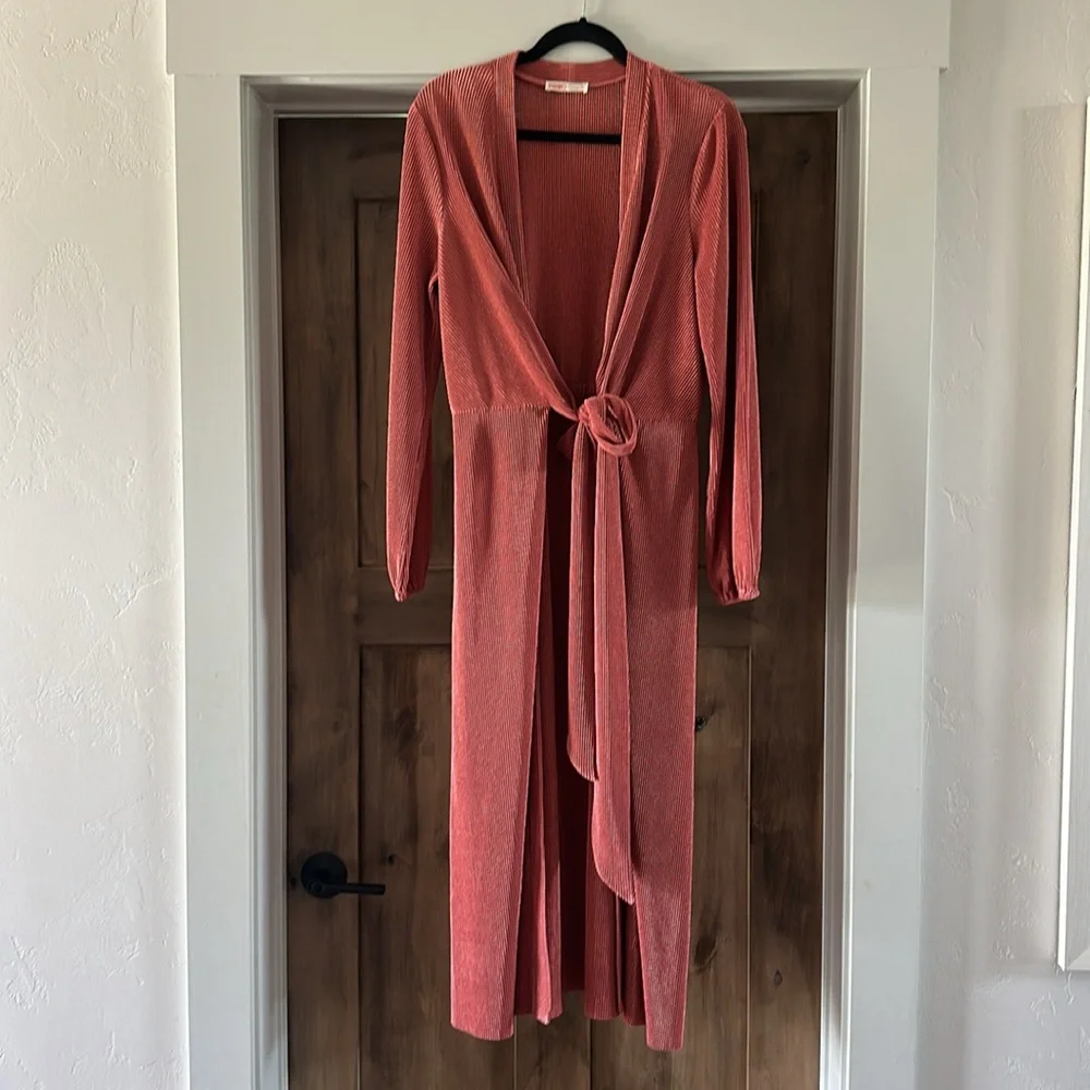 Intempo Kimono Duster in Salmon Color in accordian texture - Picture 10 of 15